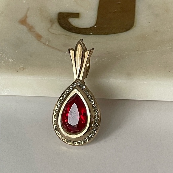 Vintage Ruby Gemstone Oval Pendant - Picture 3 of 7